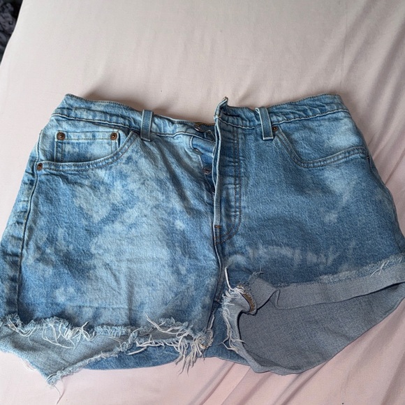 Levi's Light Blue Denim Shorts - Picture 1 of 3